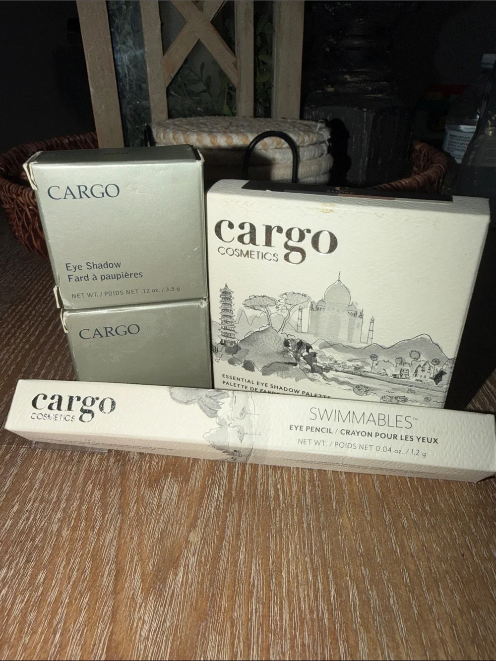 Cargo Cosmetics Neutral Eye Shadow Palette, 2 Shadows, & Eye Pencil Bundle RV$50